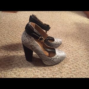 Brand new! Attention Faux snakeskin chunky heels